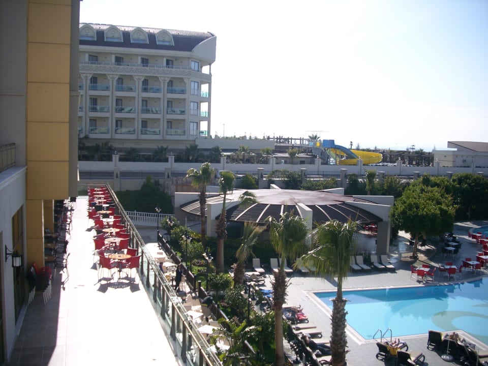 Terrasse zur den Bars, von der Wendeltreppe aus Aydinbey Kings Palace & Spa