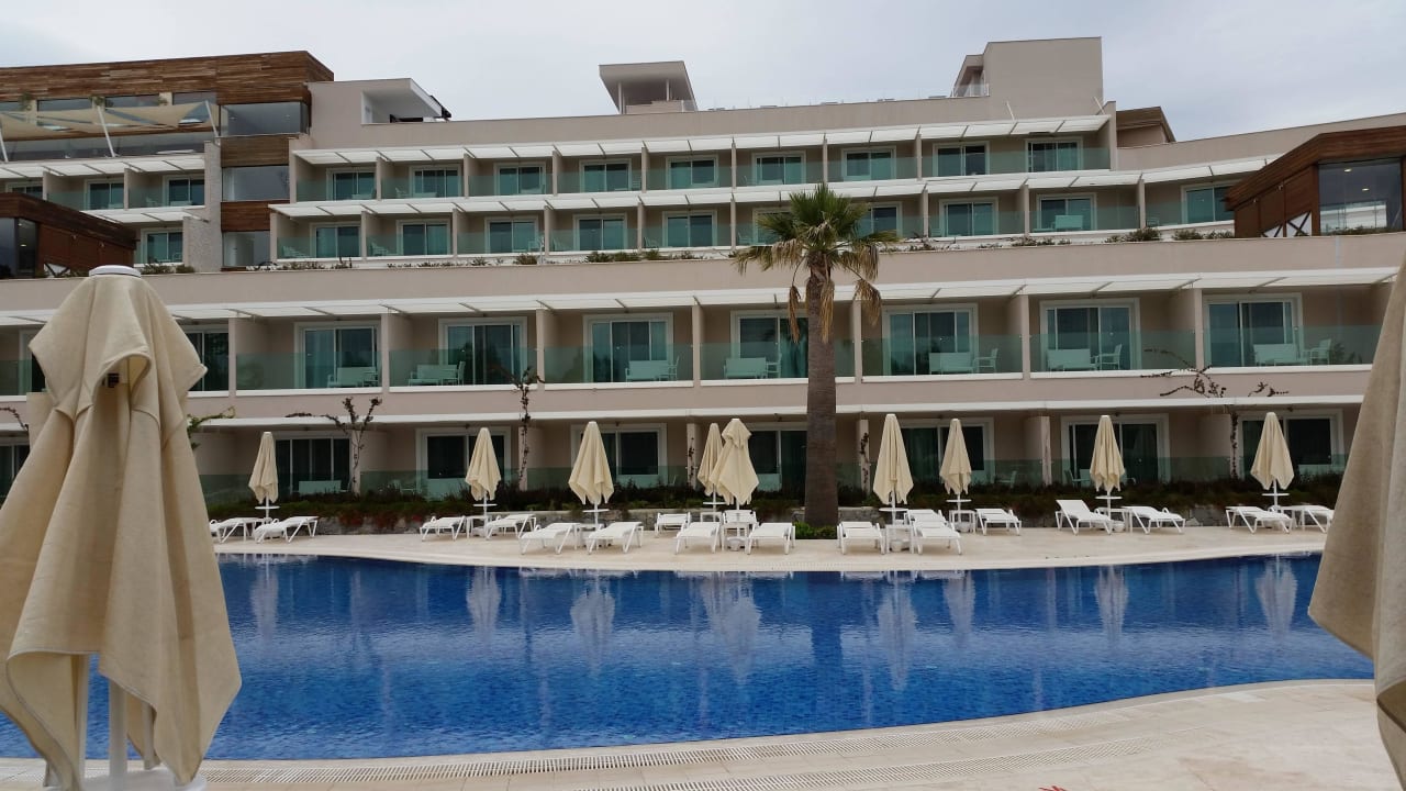 Poolside view 2 Bellazure Hotel