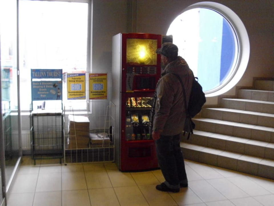 Getränke-und Snack-Automat i.d.Halle Tallink Express Hotel