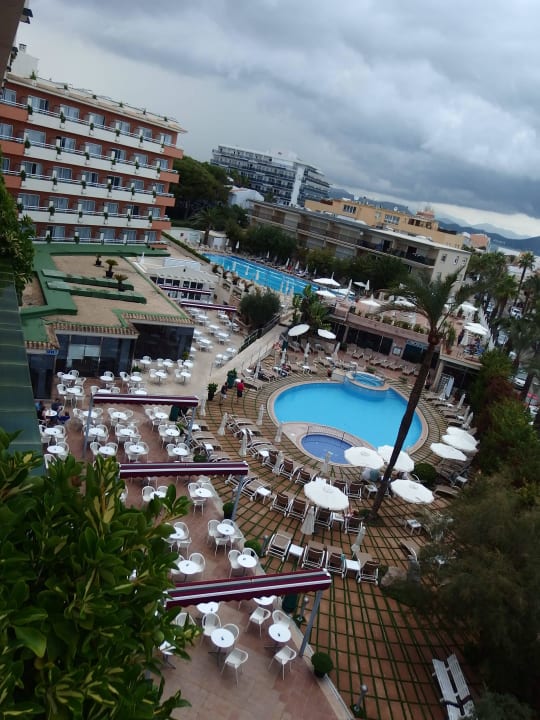 Poolbereich mit Terrasse für Abendveranstaltungen Ferienwohnungen Ferrer Janeiro