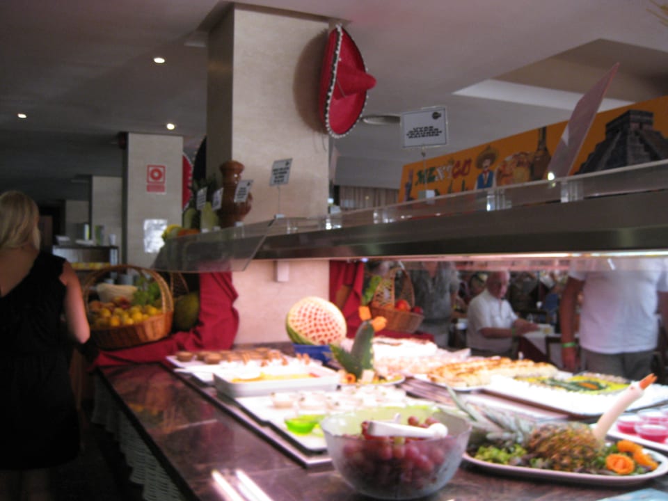 Buffet am Abend NYX Hotel Ibiza - adults only