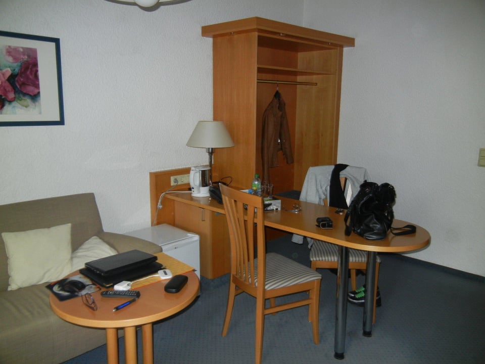 Eß-Theke und Kühlschrank / Garderobe Hotel Traumblick