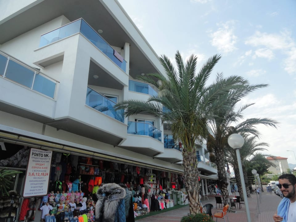 Von außen Opia Hotel