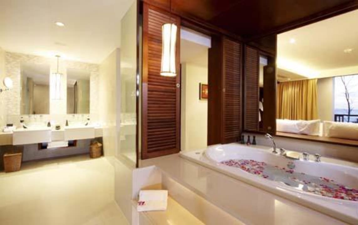 Royal jacuzzi penthouse 3BRs Mövenpick Resort Bangtao Beach Phuket