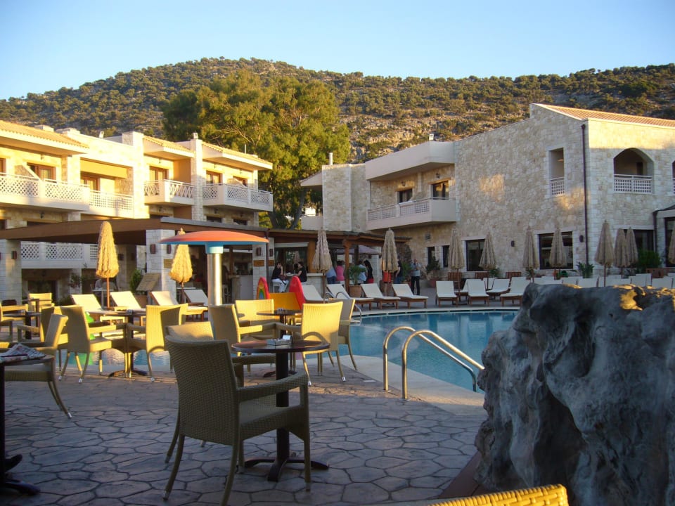 Teilansicht Pool Cactus Royal