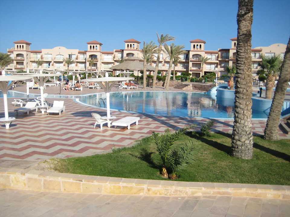 Unterer Teil des Hauptpool Pensée Royal Garden Beach Resort