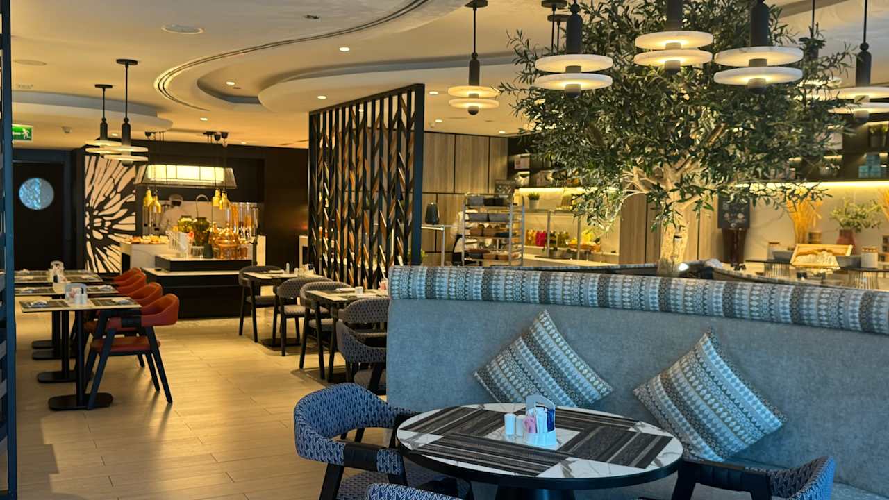 Gastro Rose Rayhaan by Rotana