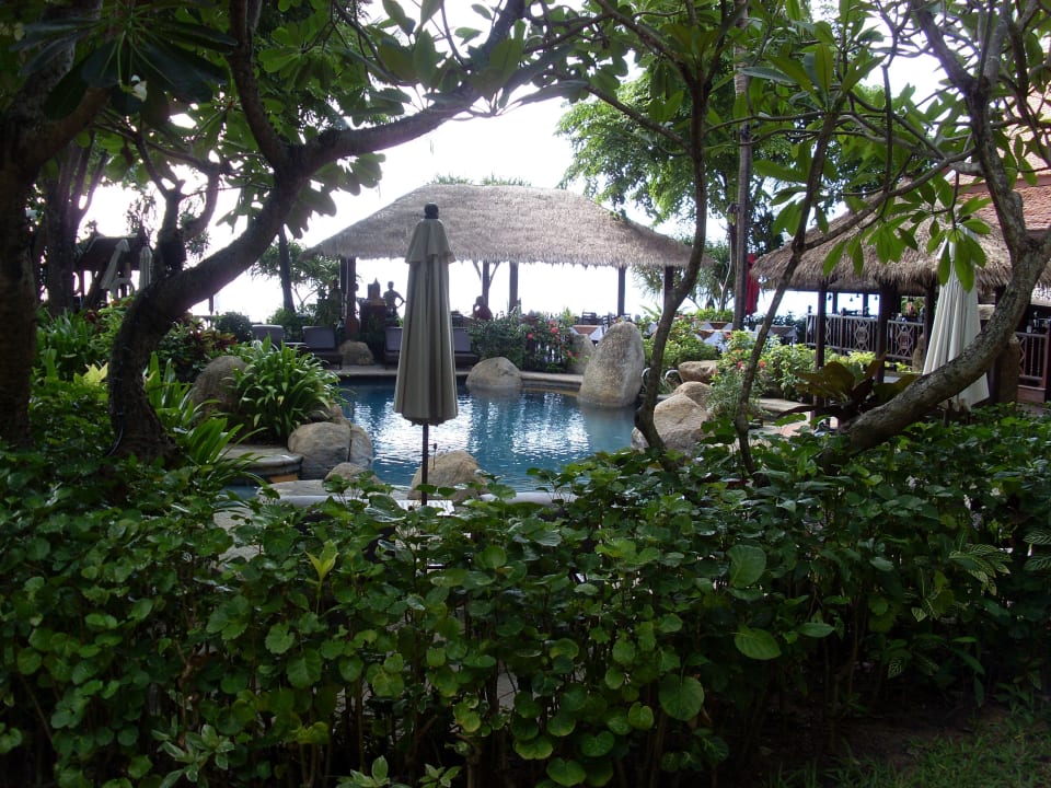 Kleiner Pool in der Gartenanlage Anavana Beach Resort