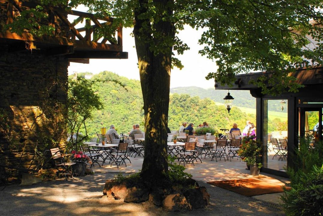 Römerturm und Terrasse Wintersberg - Berghotel am Limes