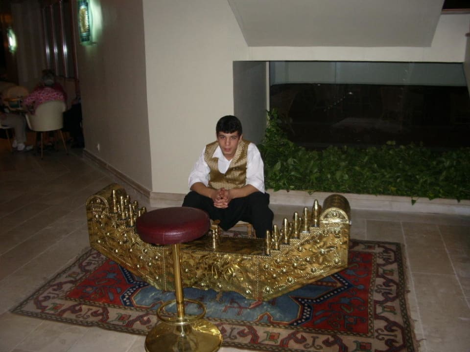 Schuhputzer im Hotel PALOMA Perissia