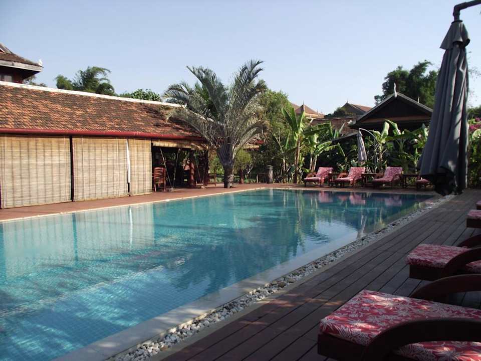 Blick zur Poolbar Hotel Terres Rouges Lodge