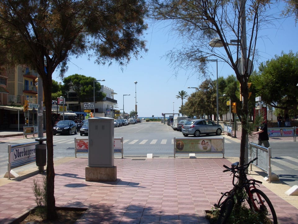 Auf dem Weg zum Strand Hotel Riu Festival