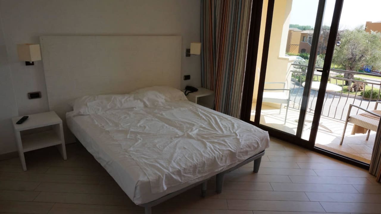 Schlafbereich und Balkon Terradimare Resort & Spa