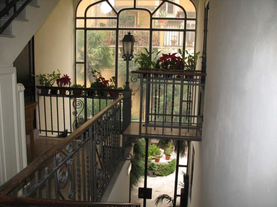 Innenhof und Flur Hotel Casa della Palma