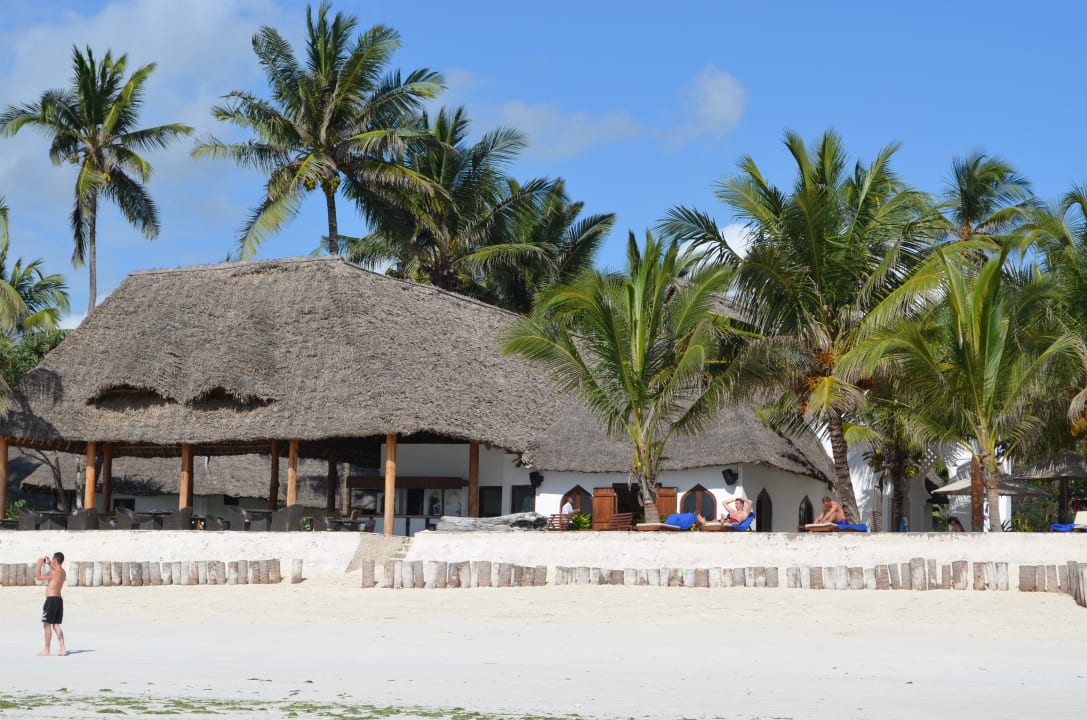 Blick auf die Strandbar Sultan Sands Island Resort & Spa