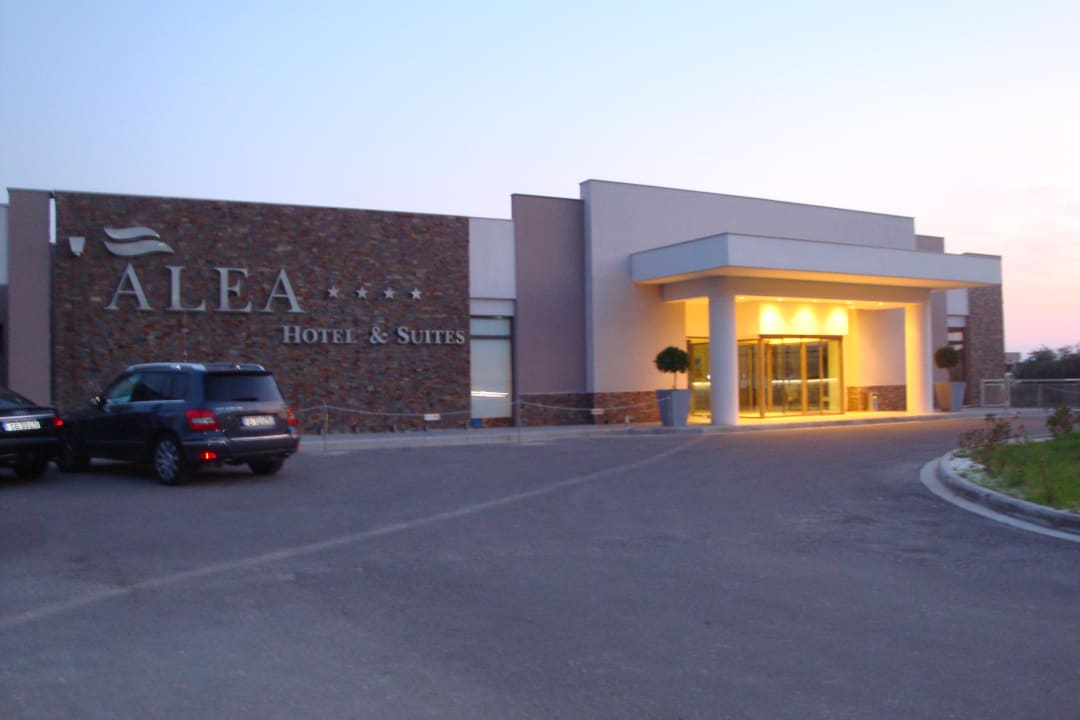Hoteleingang - morgens um 6.00 Uhr Alea Hotel & Suites