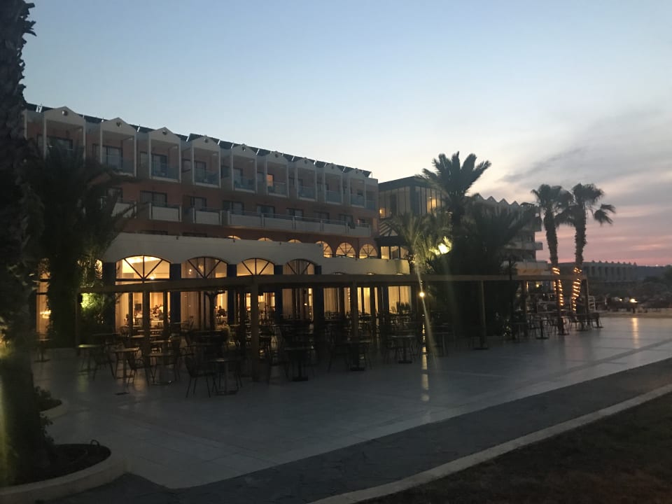 Außenansicht Kresten Palace Hotel