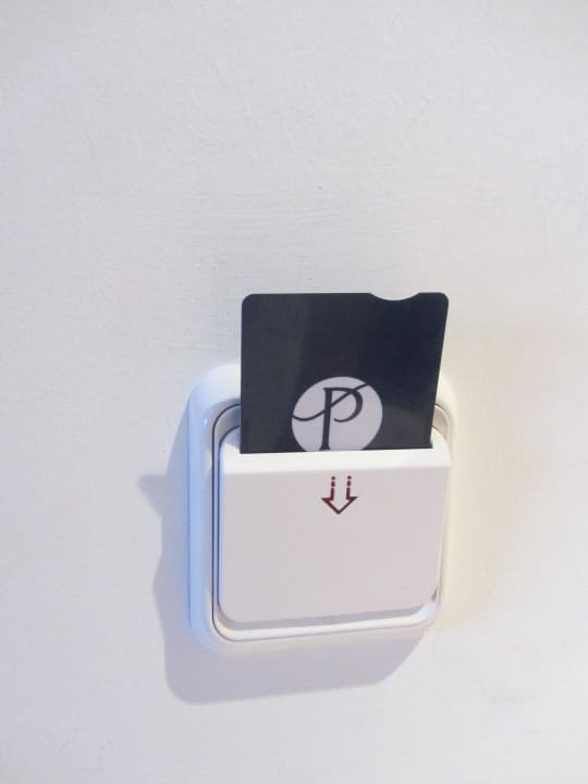 Aktivierung des Stromkreises mit der Keycard Aubamar Bali