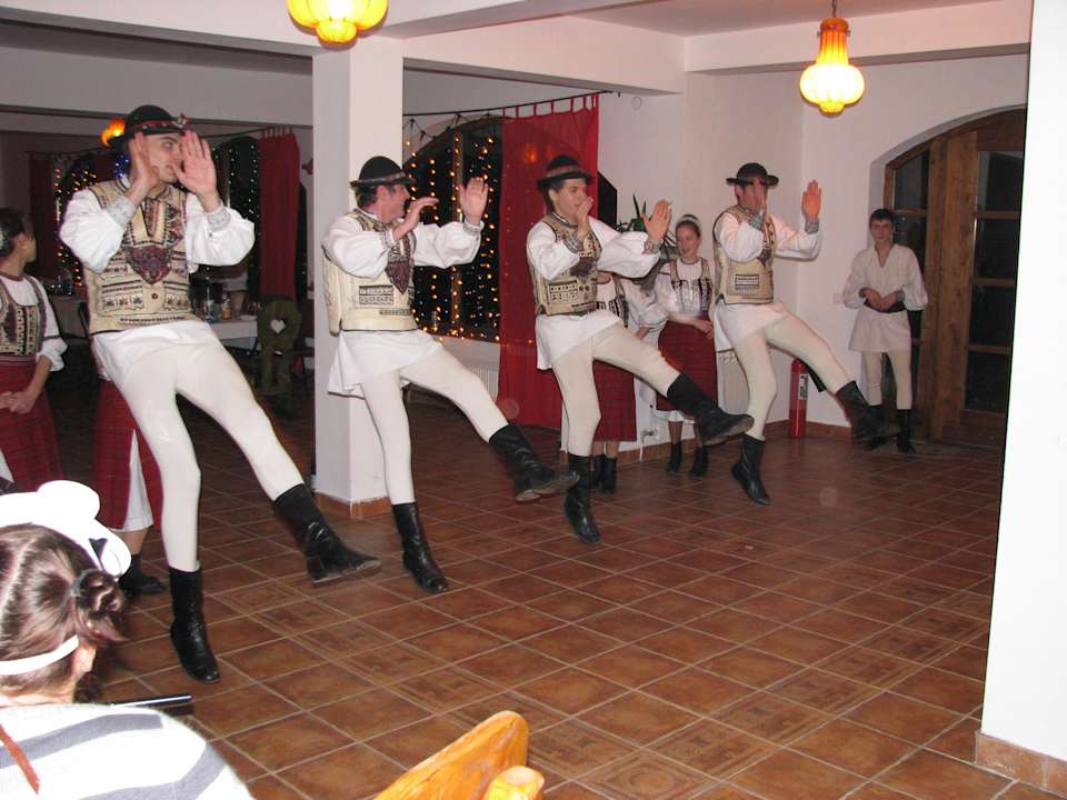 Folklorische Tänze Hotel Hanul Curtea Veche