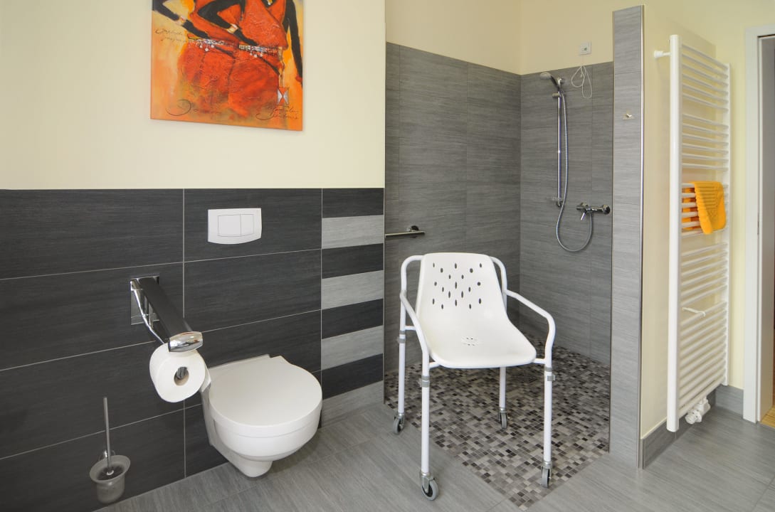 Bad des Superior-Plus-Zimmers Hotel Stadtvilla Garni