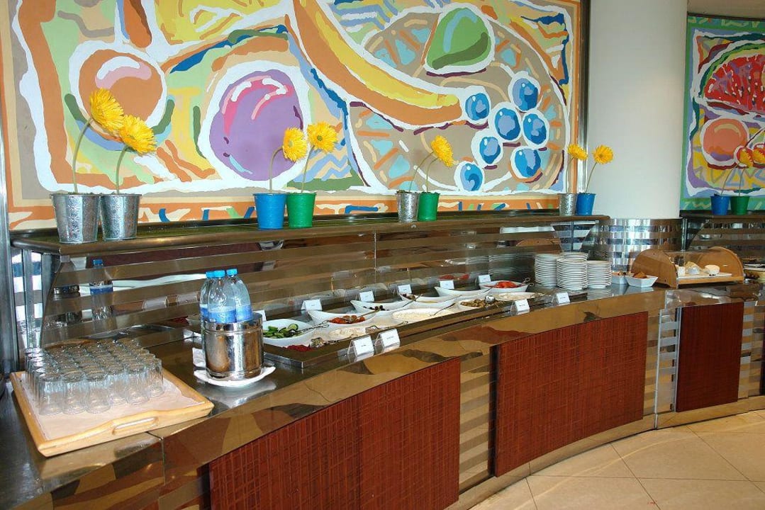 Buffet Hotel Le Meridien Al Aqah Beach Resort