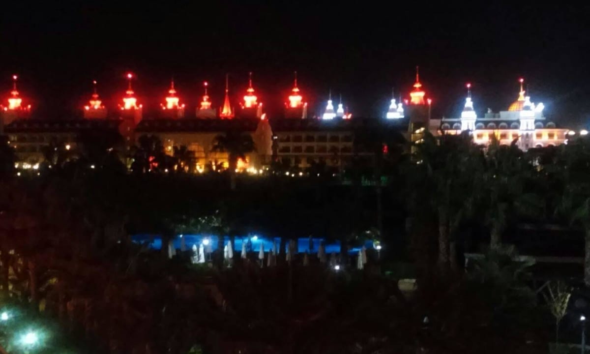 Blick vom Zimmer am Abend Hane Family Resort