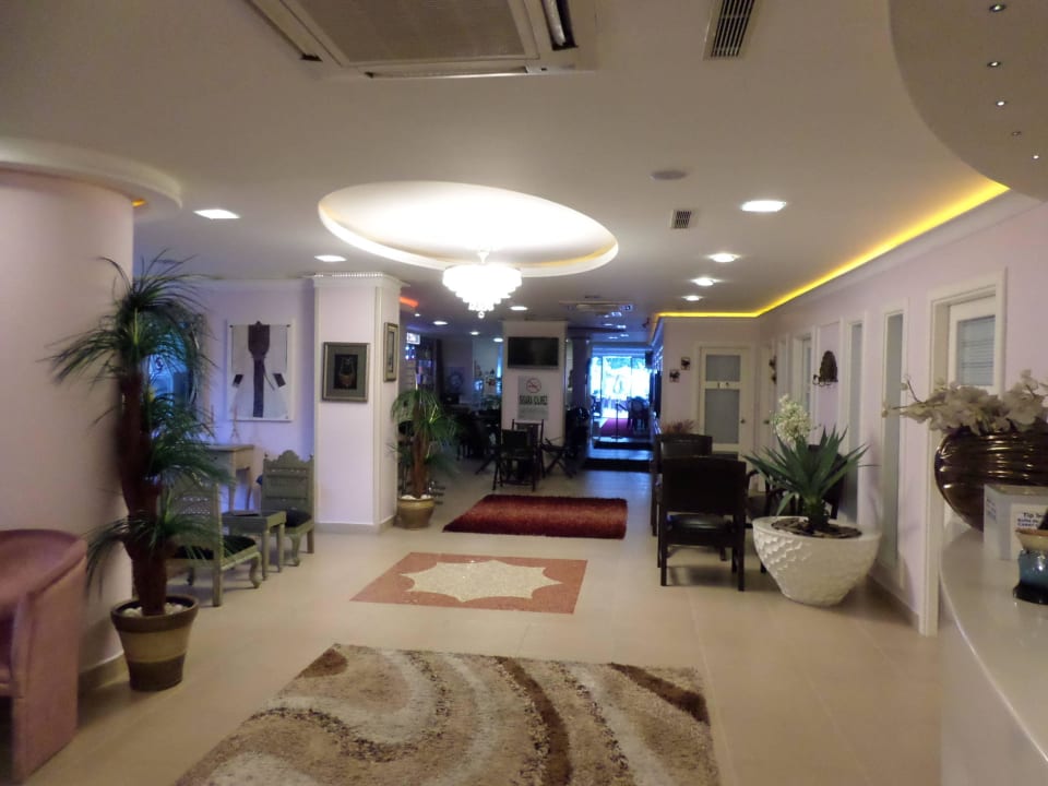 Lobby Hotel Savk