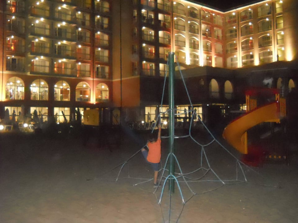 Spielplatz am Abend Sol Luna Bay