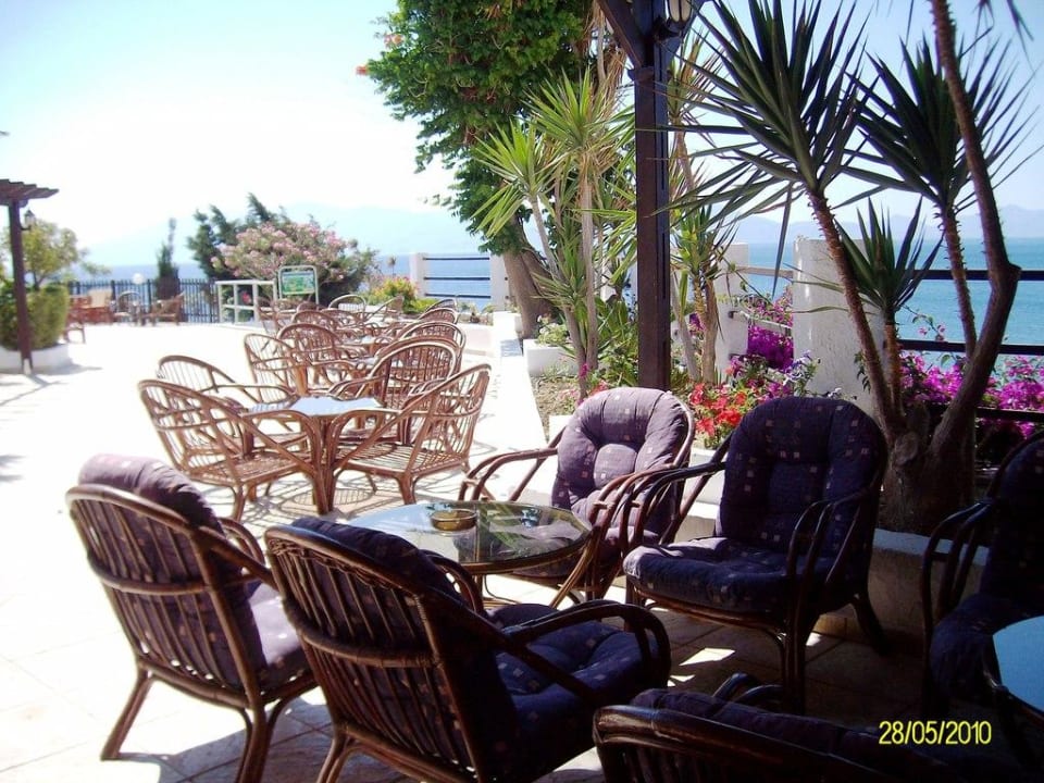 Gemütliche Sitzgruppen Dimitra Beach Hotel & Suites