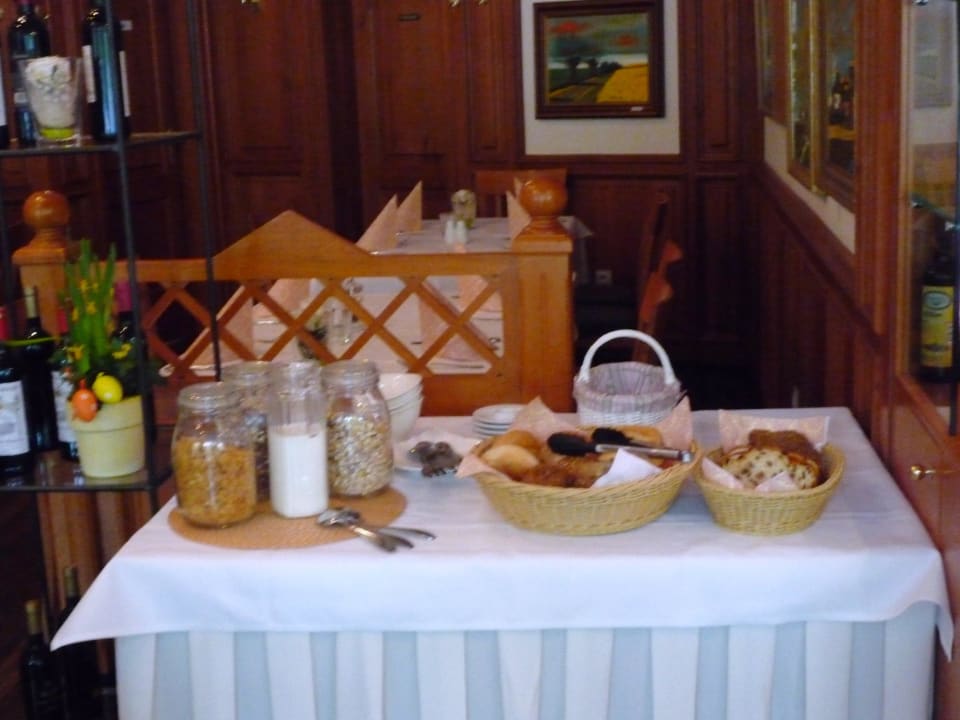 Brotauswahl und Müsli Hotel am Turm