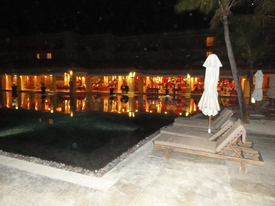 Restaurant bei Nacht Mauricia Beachcomber Resort & Spa
