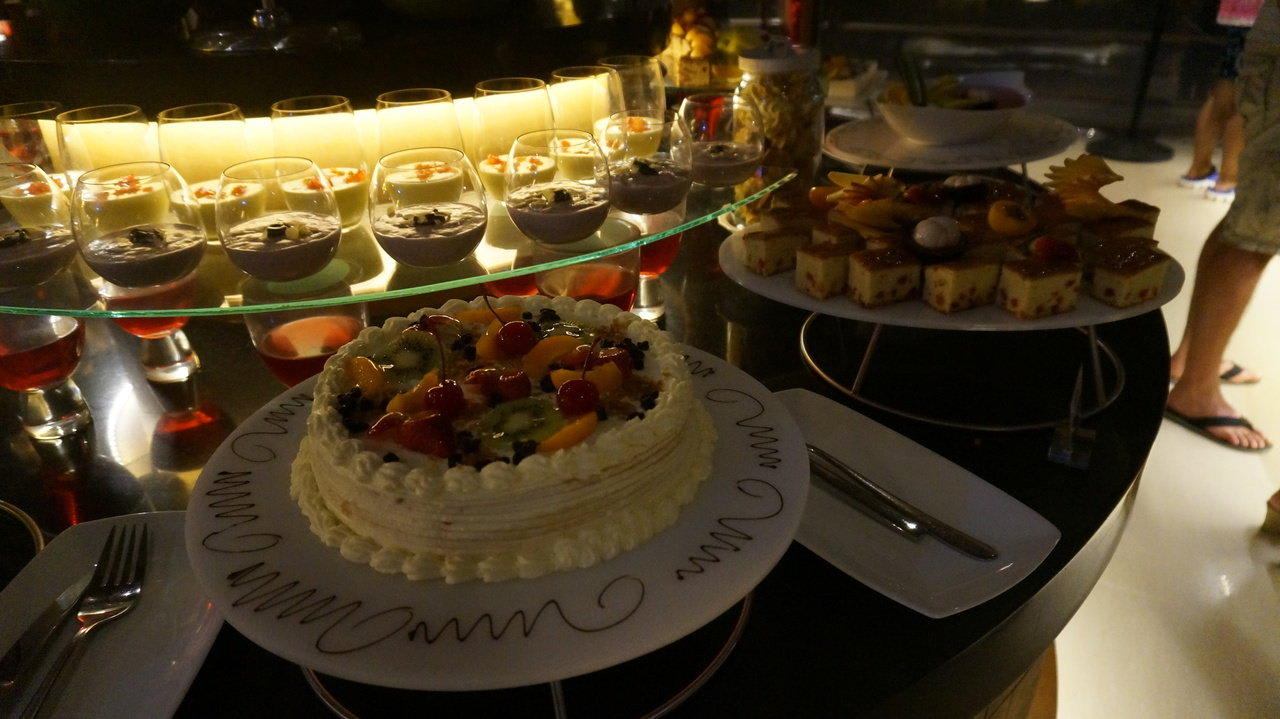 Das Buffet Centara Ras Fushi Resort & Spa Maldives