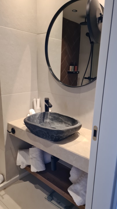 Zimmer Domes Aulūs Zante, Autograph Collection