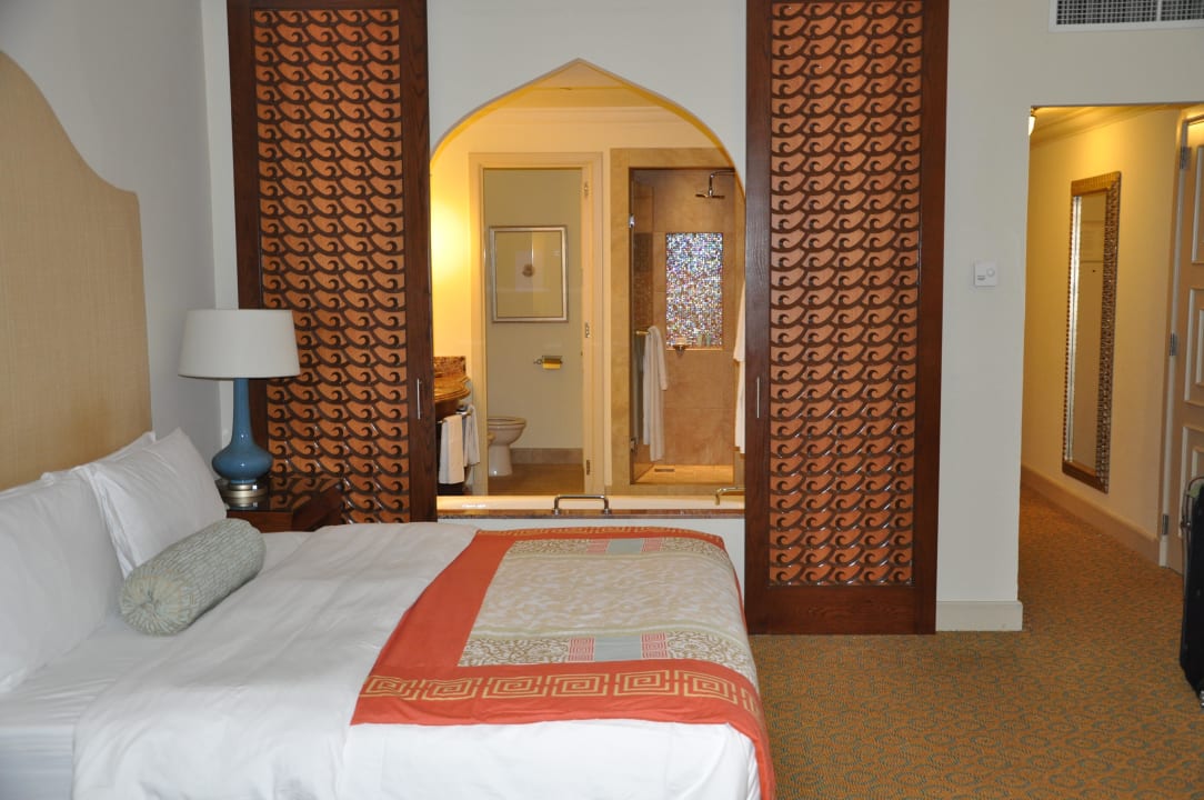 Bett Atlantis, The Palm