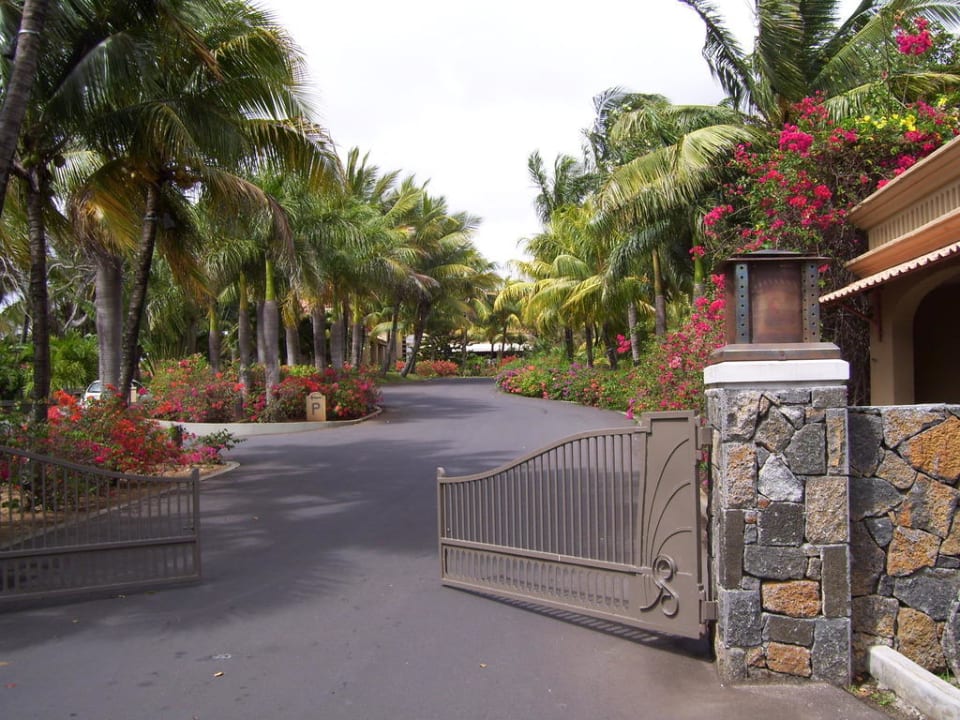 Hoteleinfahrt Mauricia Beachcomber Resort & Spa