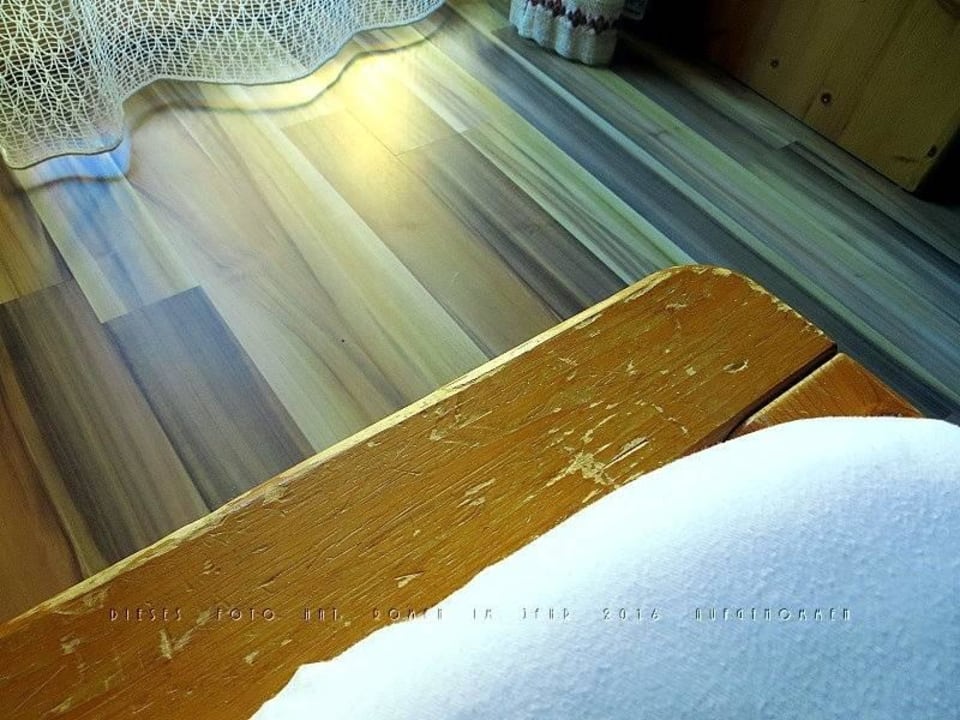 Bettgestell aus dickem Massivholz Alpengasthof Bidner