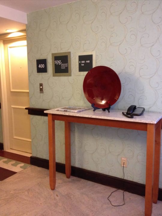 Hall lobby area Four Points by Sheraton Richmond Aiport
