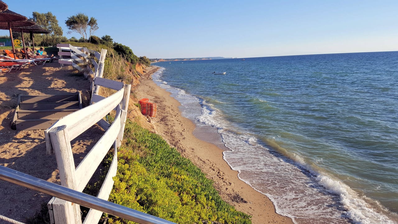 Unterer Strand sehr schmal Istion Club & Spa