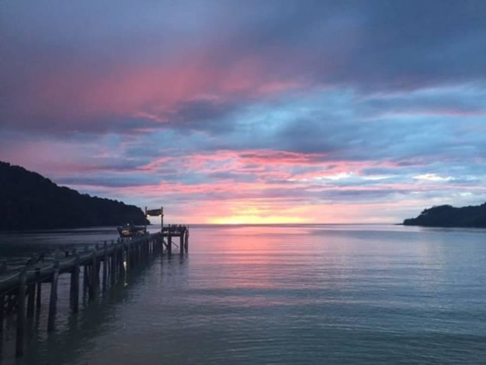 Tolle Farben beim Sonnenuntergang The Beach Natural Resort Koh Kood