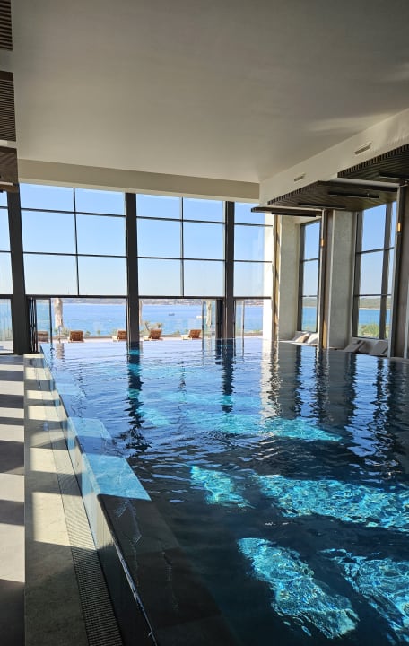 Pool Anda Barut Collection