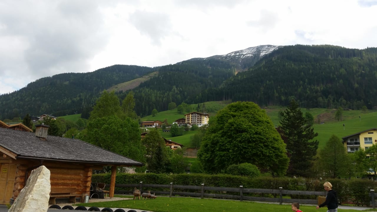 Vom öffentlichen Spielplatz  Familienresort Ellmauhof – das echte All Inclusive