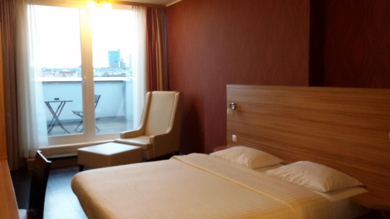 Bett Businesszimmer 740 Leonardo Hotel Vienna Schönbrunn
