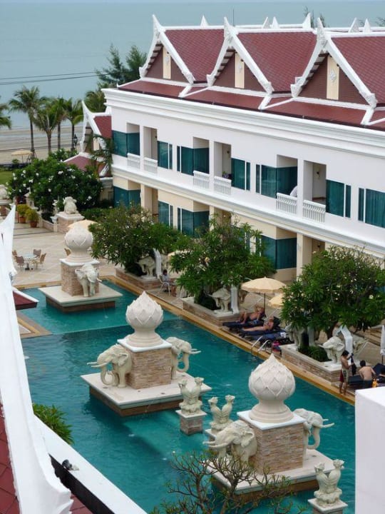 Blick auf den unteren Pool Hotel Grand Pacific Sovereign Resort & Spa