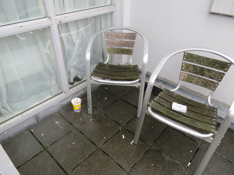 Terrasse - ungereinigt beim Einzug Hotel Tourist Inn