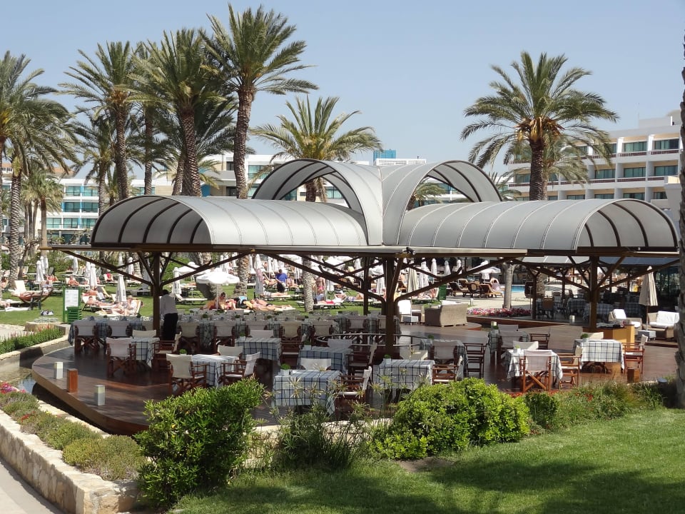 Das wunderschöne Aussenrestaurant des Hotels TUI BLUE Pioneer Beach