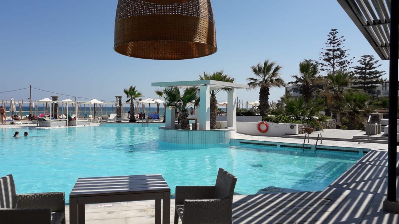 Pool The Island Hotel