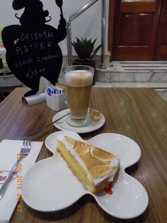Kleiner Snack in Cara´s Café Hotel Plaza & Plaza Regency