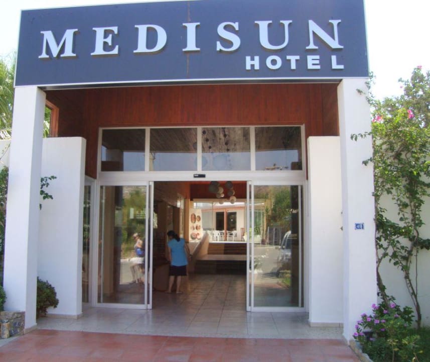 Wejście do hotelu medisun Hotel Medisun