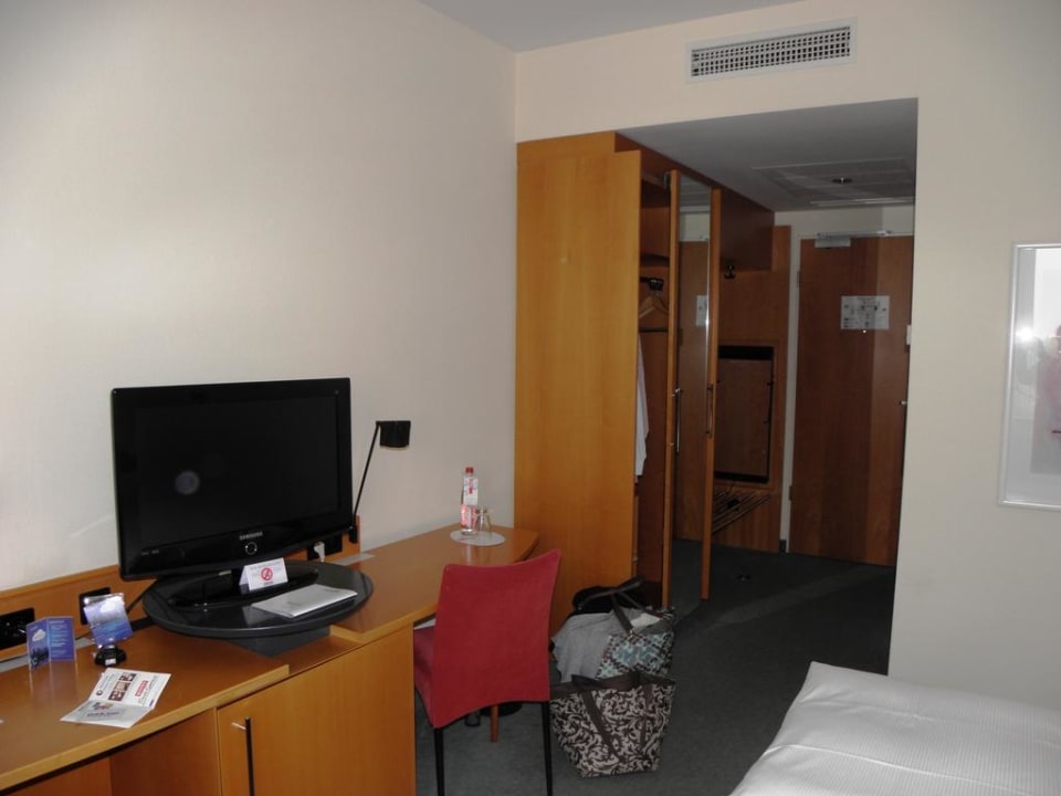 Flat TV, Minibar, Schrank Mercure Hotel Bochum City