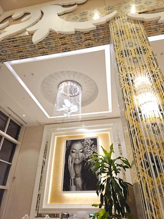 Lobby Azura Deluxe Resort & Spa Hotel